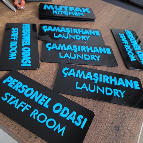 Ofis ve İşletme İçi Kabartma Pleksi Yönlendirme Levhaları