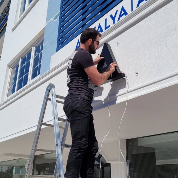 Lara Asena Mağaza Tabelası Montaj Aşaması